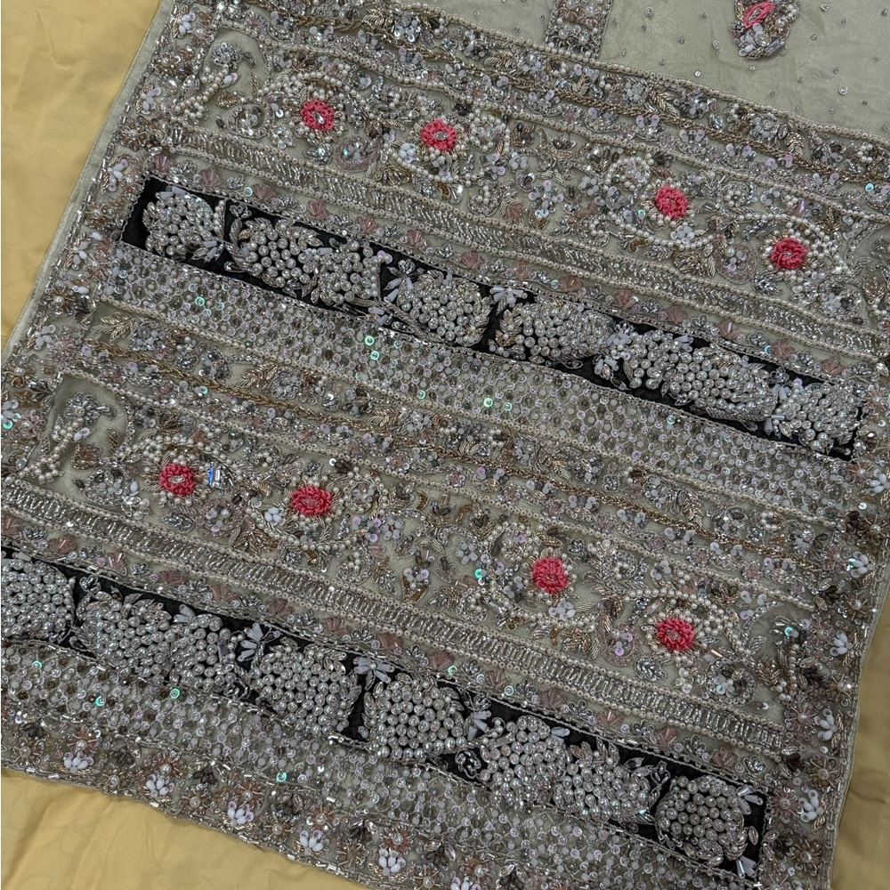 Indian Pakistani designer outfit. Great condition. - Picture 14 of 17